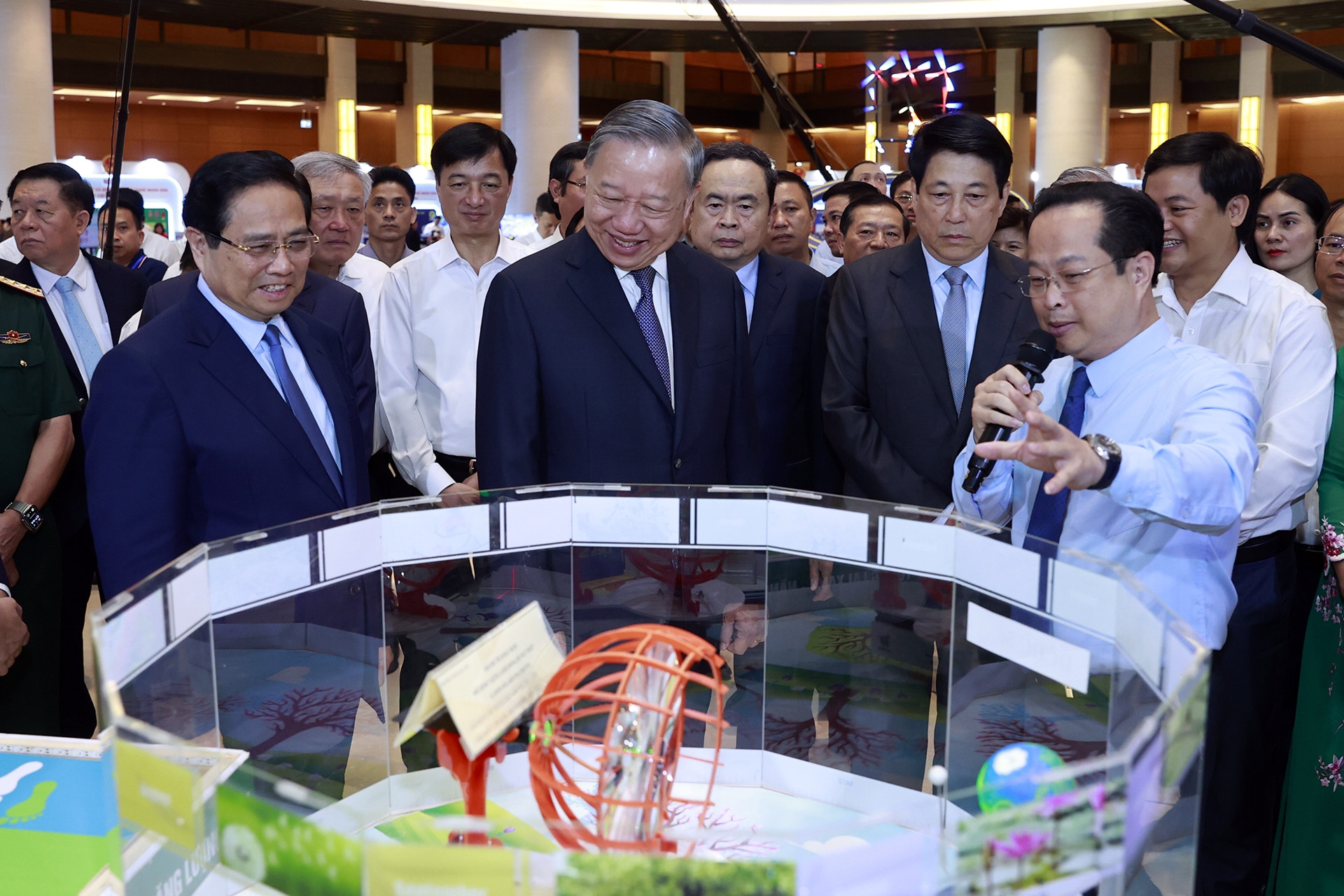 Thủ tướng: Nghiên cứu đưa trí tuệ nhân tạo vào tiểu học, tinh thần 'vừa học, vừa chơi'