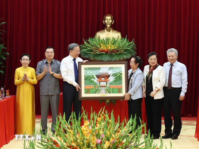 ttxvn-tong-bi-thu-to-lam-gap-mat-ban-thuong-vu-trung-uong-hoi-khuyen-hoc-viet-nam-1609-3.jpg