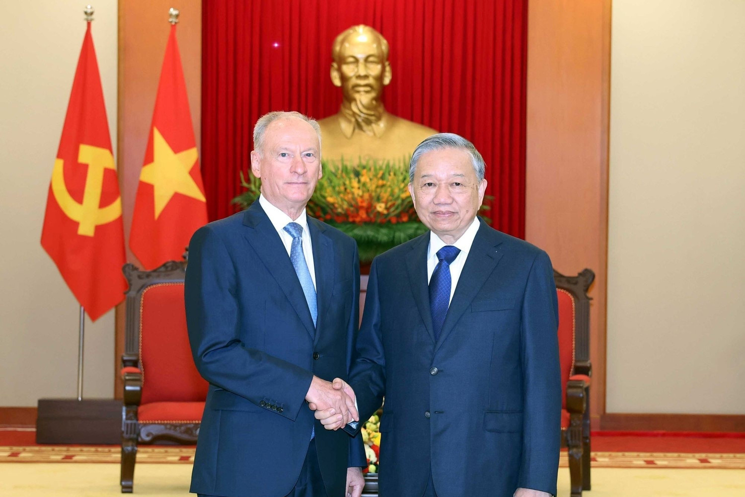 Tổng Bí thư và Chủ tịch nước tiếp Trợ lý Tổng thống Nga