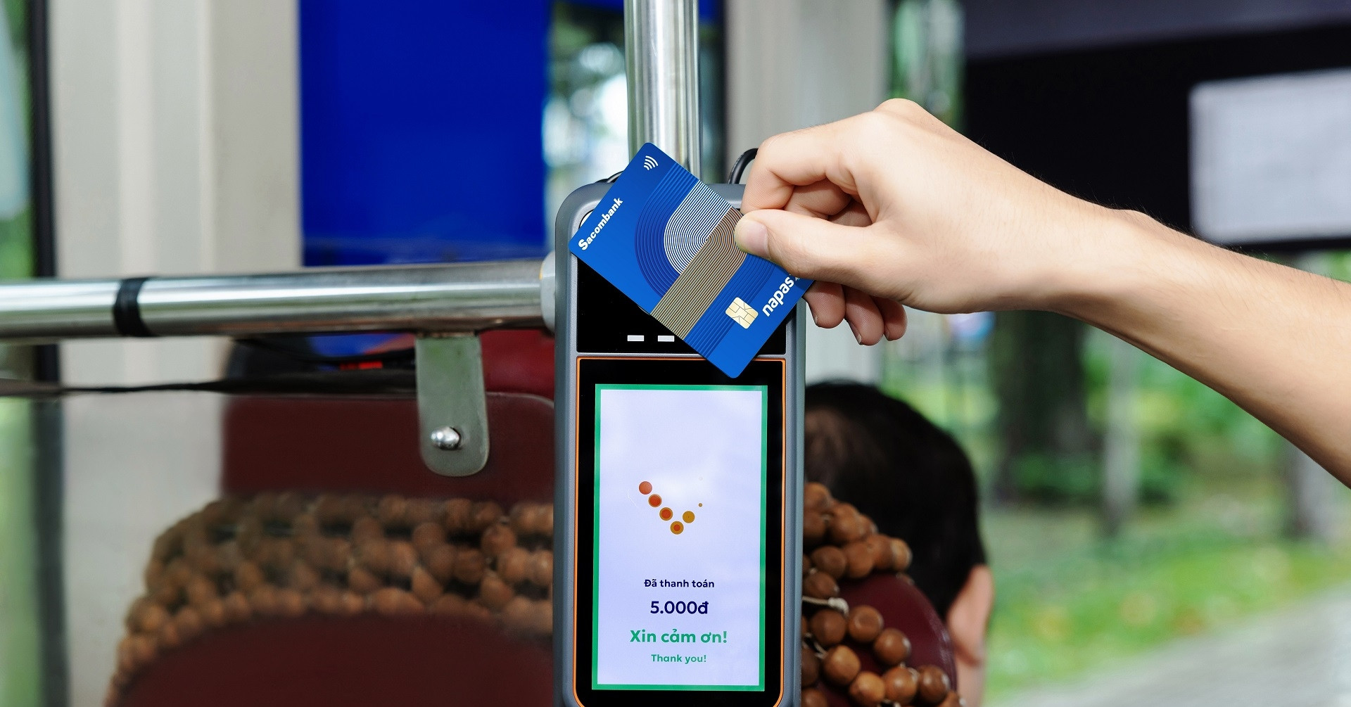 TP.HCM: Hành khách đi xe buýt đã có thể thanh toán tự động qua thẻ NAPAS