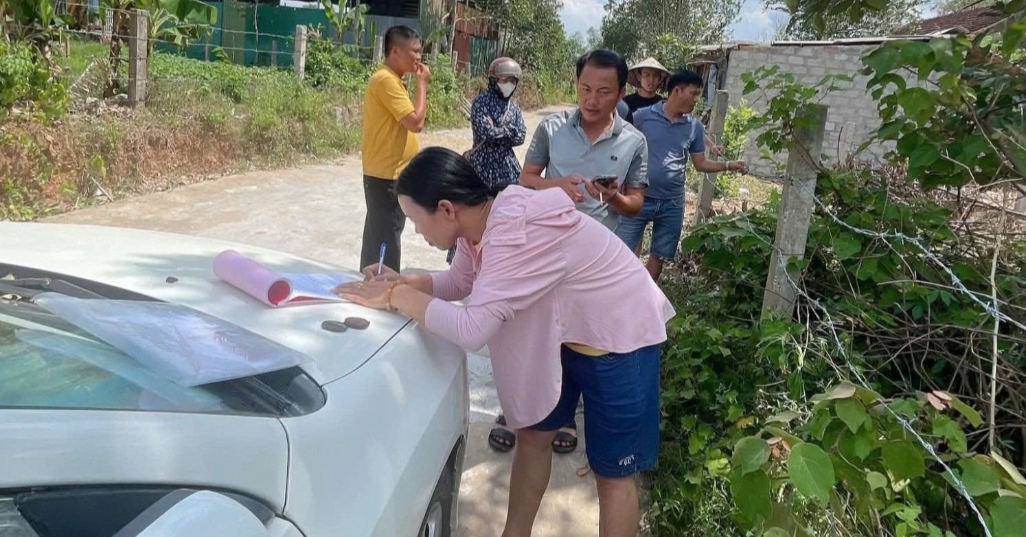 Trăm ô tô đổ về một xã ở Hà Tĩnh săn đất, giá "nhảy số" từng ngày