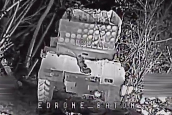 Video UAV cảm tử Ukraine bắn nổ hàng loạt hệ thống pháo của Nga