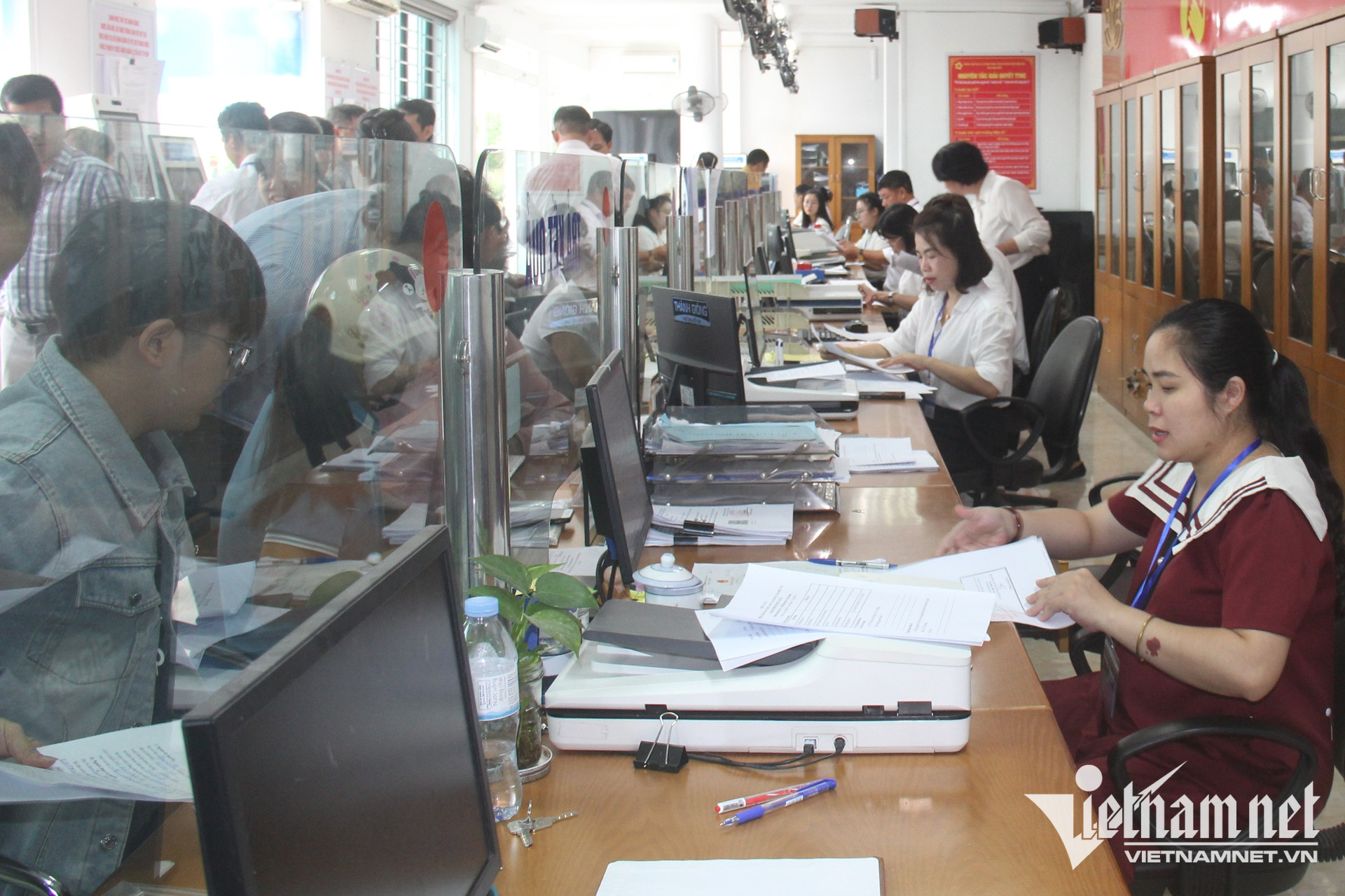 W-giai quyet thu tuc hanh chinh 00.JPG.jpg