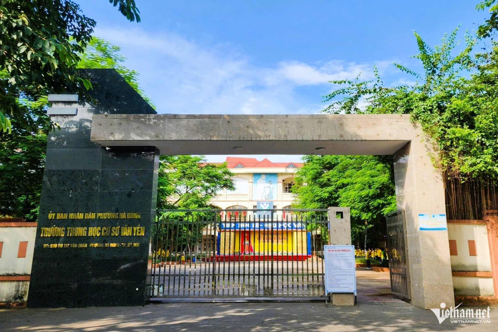 W-មធ្យមសិក្សា Van Yen.jpg