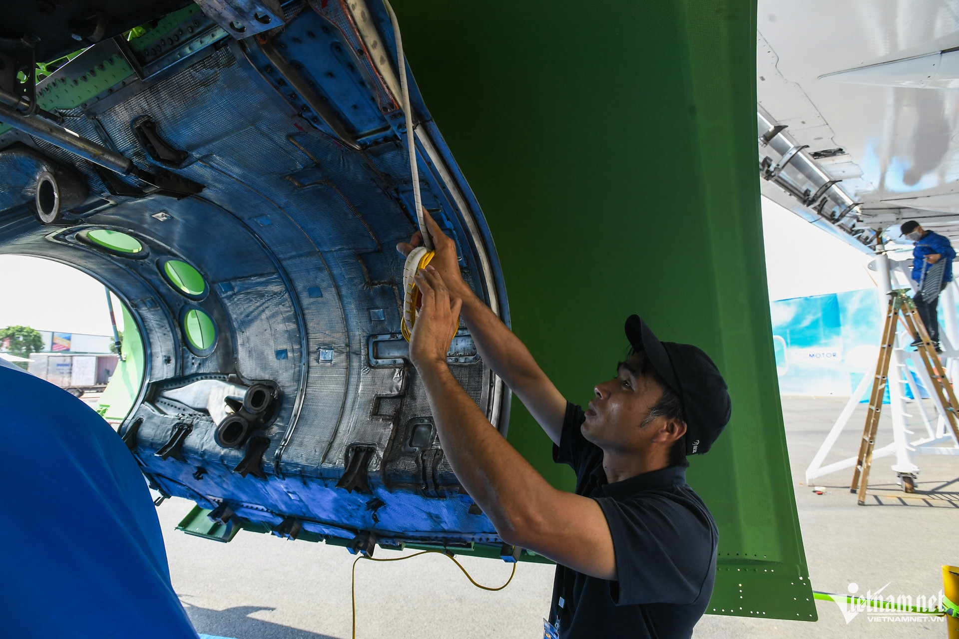 W-trien lam may bay 22.jpg