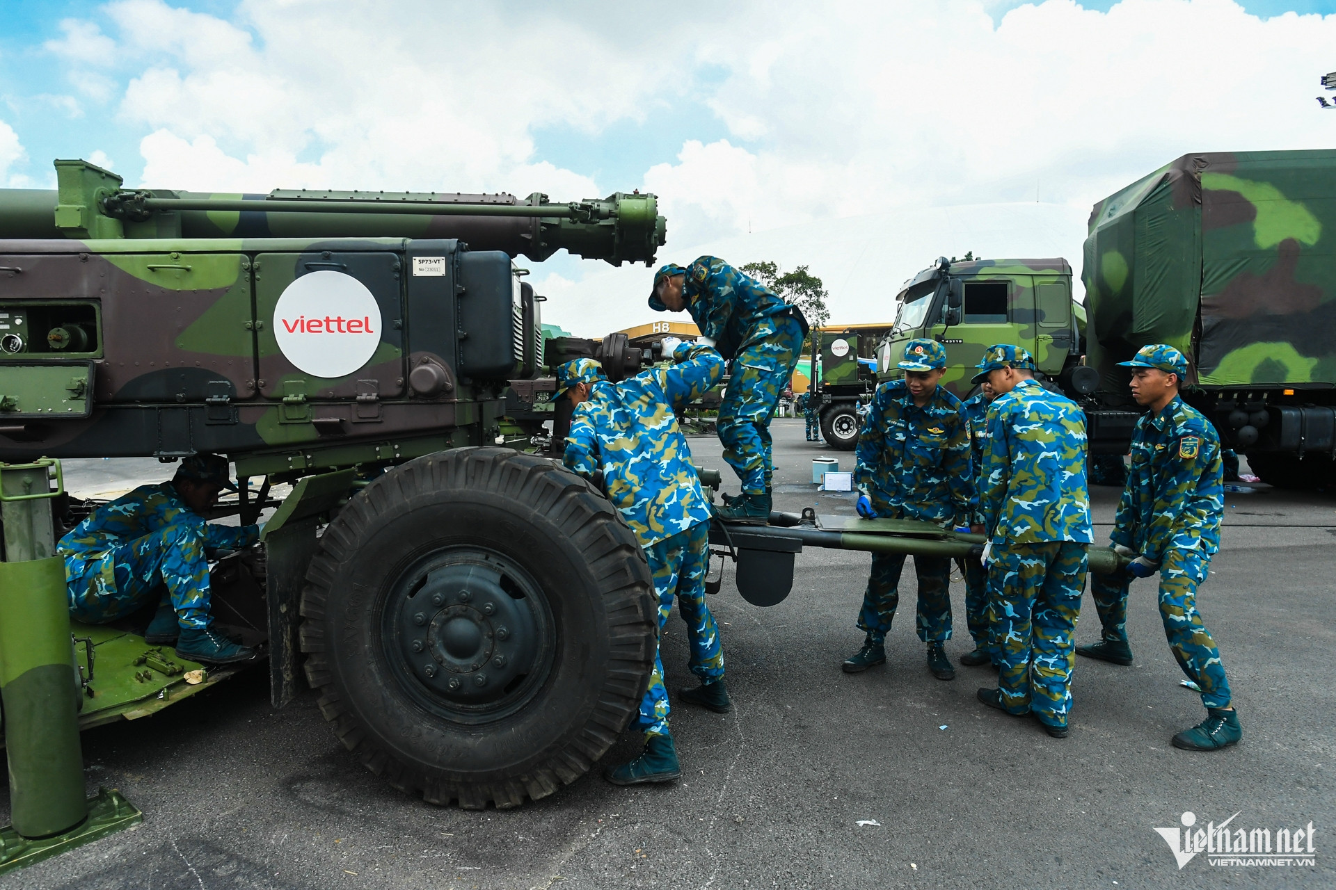 W-trien lam may bay 4.jpg