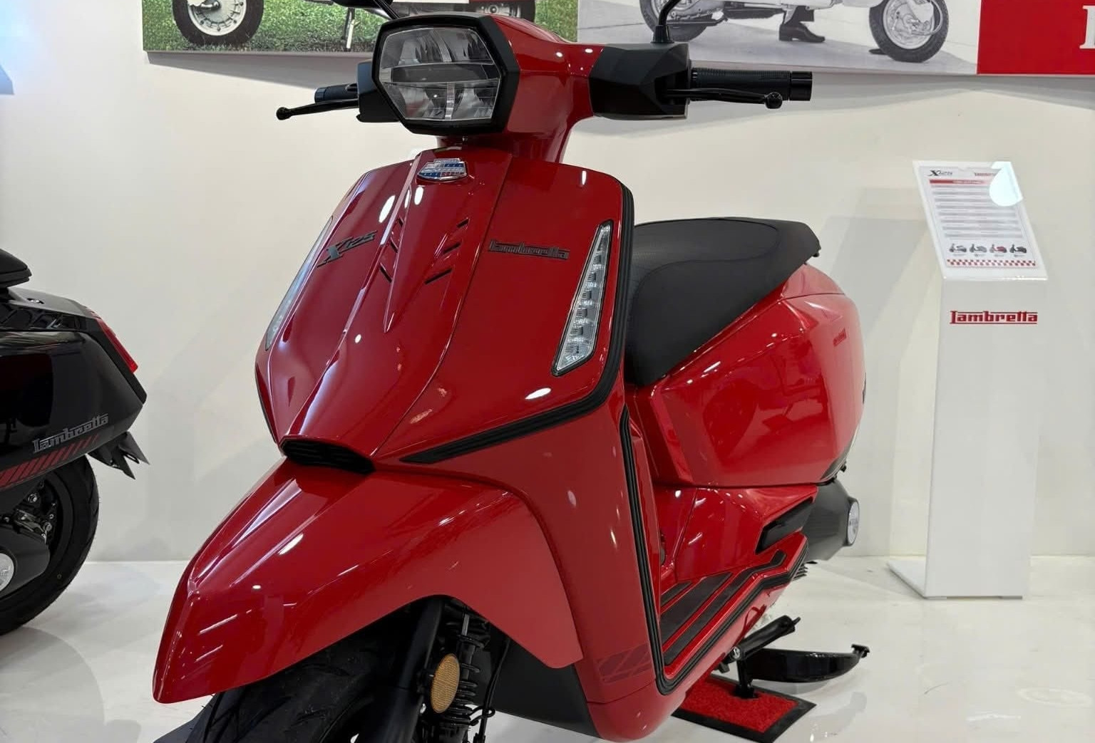Xe máy Lambretta thiết kế lạ, nhập Thái giá cao vẫn “cháy hàng” tại Việt Nam