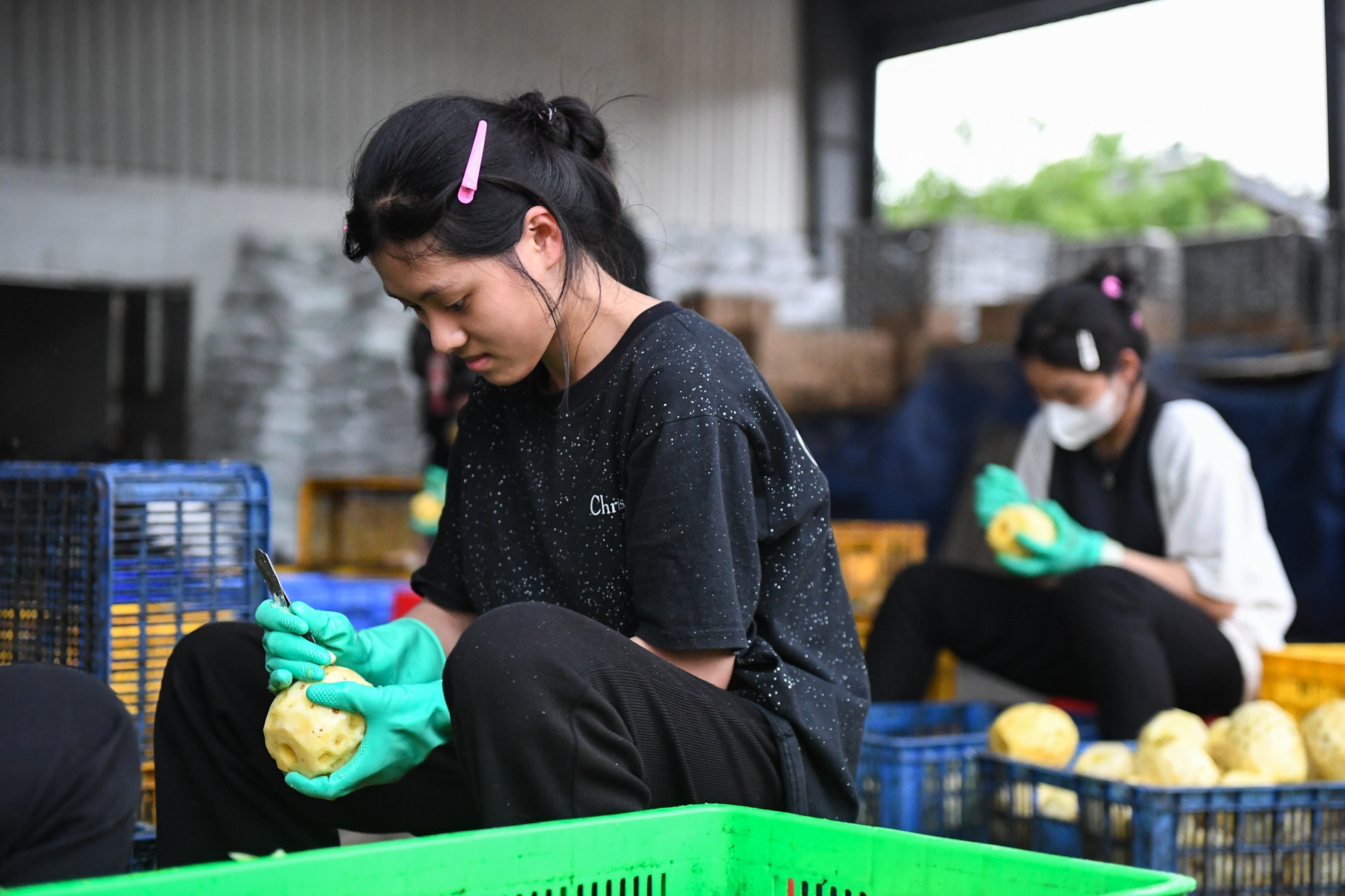 Cần có chính sách khuyến khích doanh nghiệp tạo việc làm cho đồng bào dân tộc thiểu số