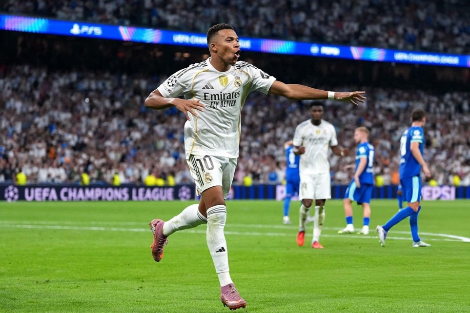 Carvajal bị đuổi, Mbappe giải cứu Real Madrid trận ra quân cúp C1