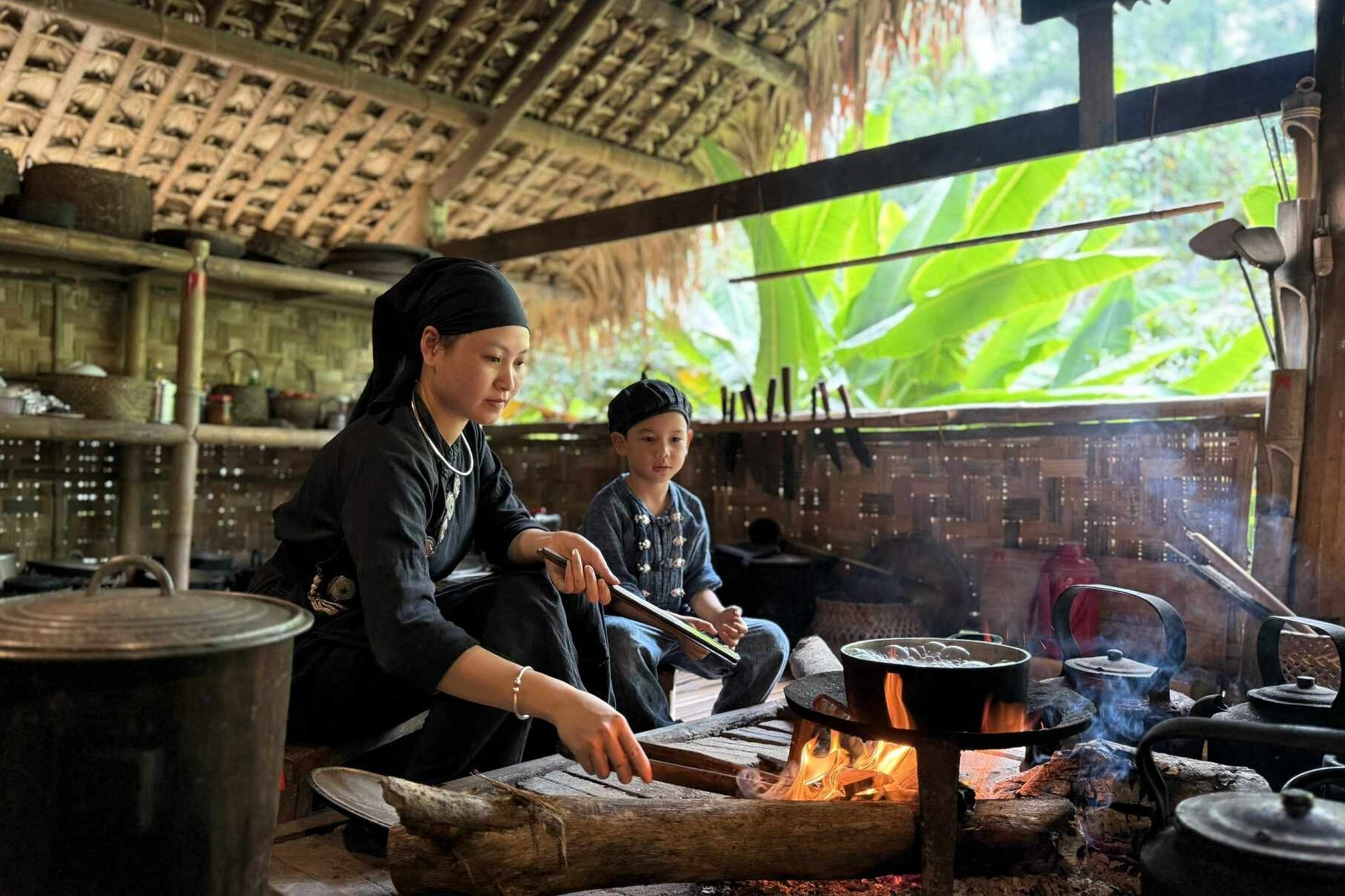Đặc sản 'vàng đen, ốc leo núi' trong mâm cỗ ở ngôi làng đặc biệt tại Thái Nguyên