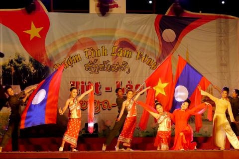 Đại sứ Việt Nam tại Lào góp phần giữ gìn bản sắc, gắn bó kiều bào với quê hương