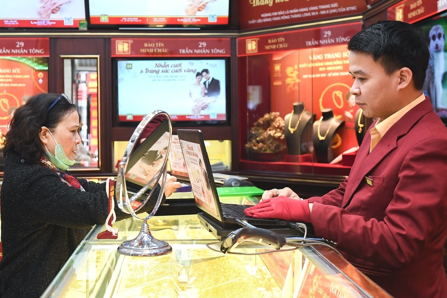 Đánh thuế thu nhập từ mua bán vàng: Cần phân biệt tích trữ và đầu cơ