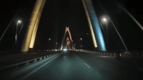 Đạp xe ngược chiều trên cầu Nhật Tân, người đàn ông bị ô tô tông tử vong