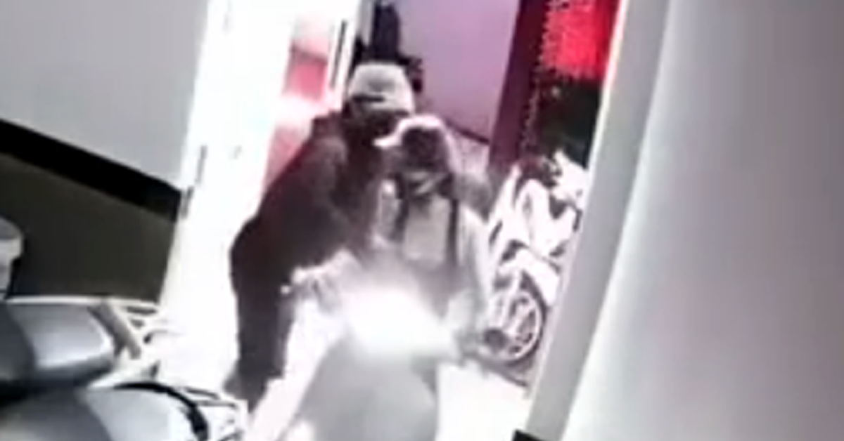 Kẻ bịt mặt đột nhập chung cư mini ở Hà Nội, trộm túi xách, sàm sỡ cô gái trong đêm