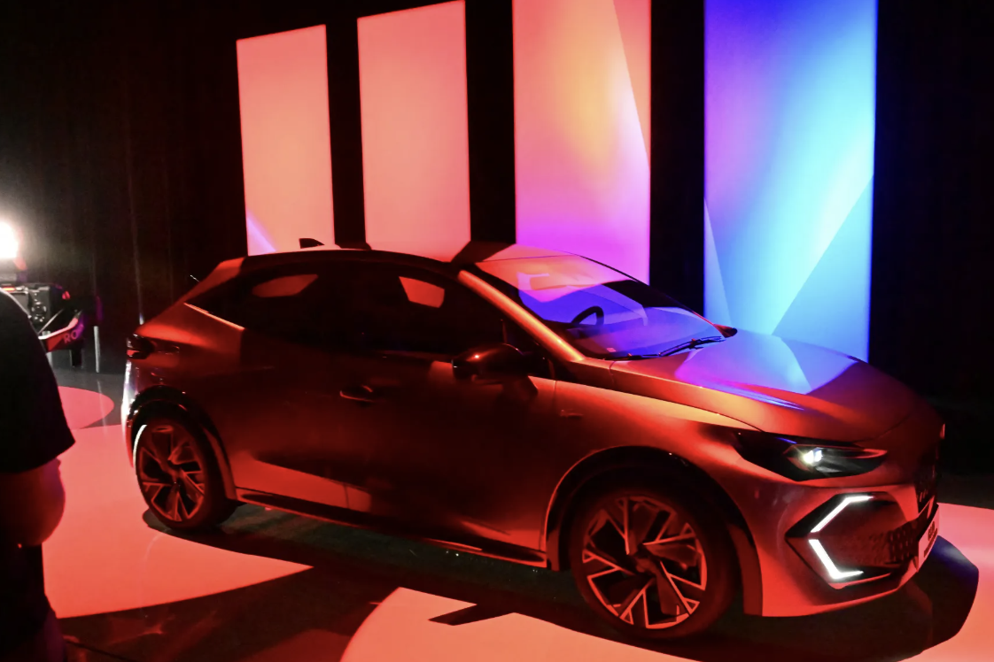 Mẫu xe huyền thoại thế hệ mới gây sốc vì thiết kế lạ lẫm, 