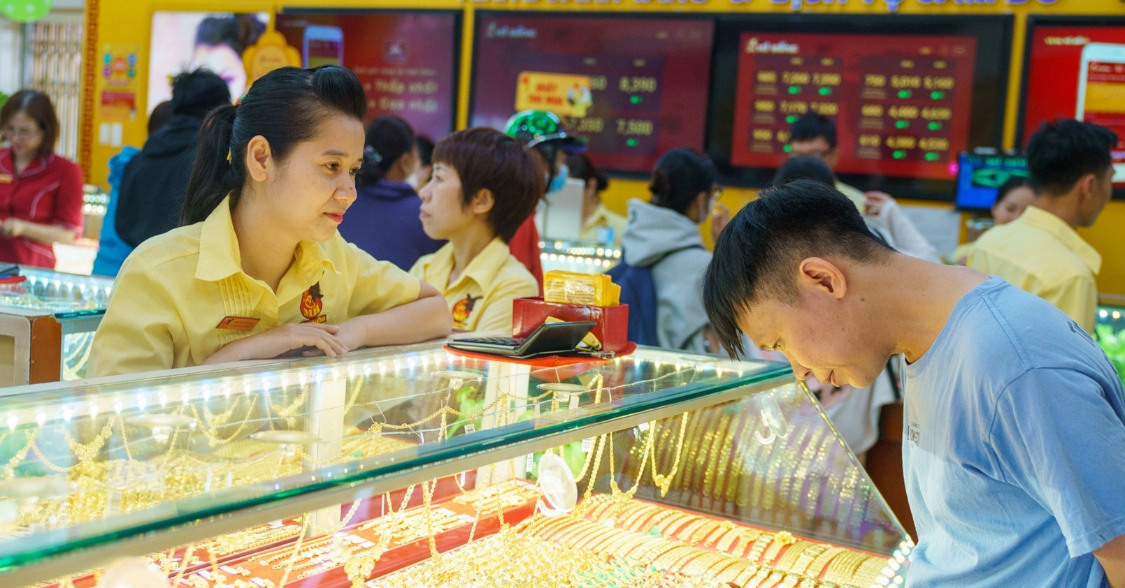 Nên đánh thuế 20% trên lợi nhuận bán vàng hay theo giá trị giao dịch?