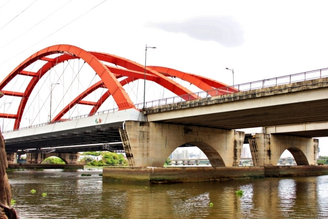 Người đàn ông lạ mặt bất ngờ xuất hiện, cứu mạng một chàng trai