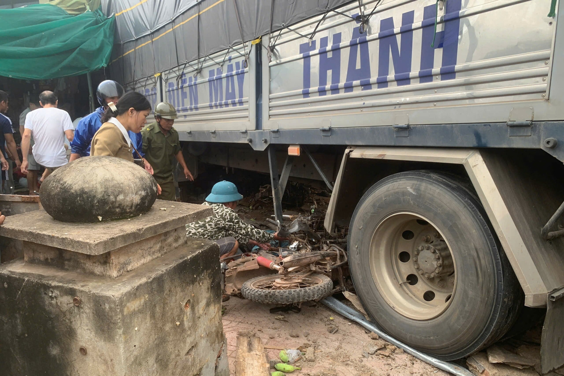 Nguyên nhân vụ xe tải lao vào chợ chuối khiến 3 người chết, 9 người bị thương