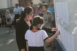 Thu tiền phụ huynh, hiệu trưởng phải trả lời ‘con họ được học gì'
