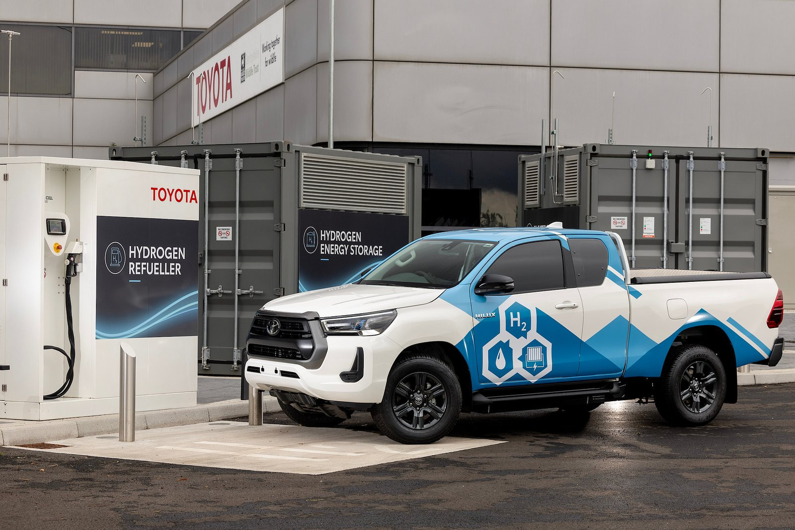 Toyota Hilux FCV.jpg