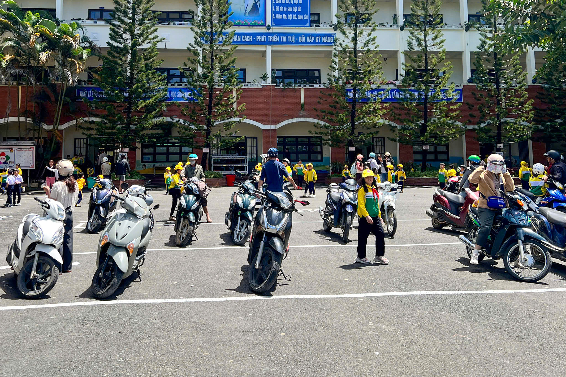 Truong tieu hoc o Da Lat 1.jpg