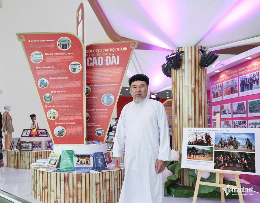 W-Ong Mai   Dao Cao Dai.jpg