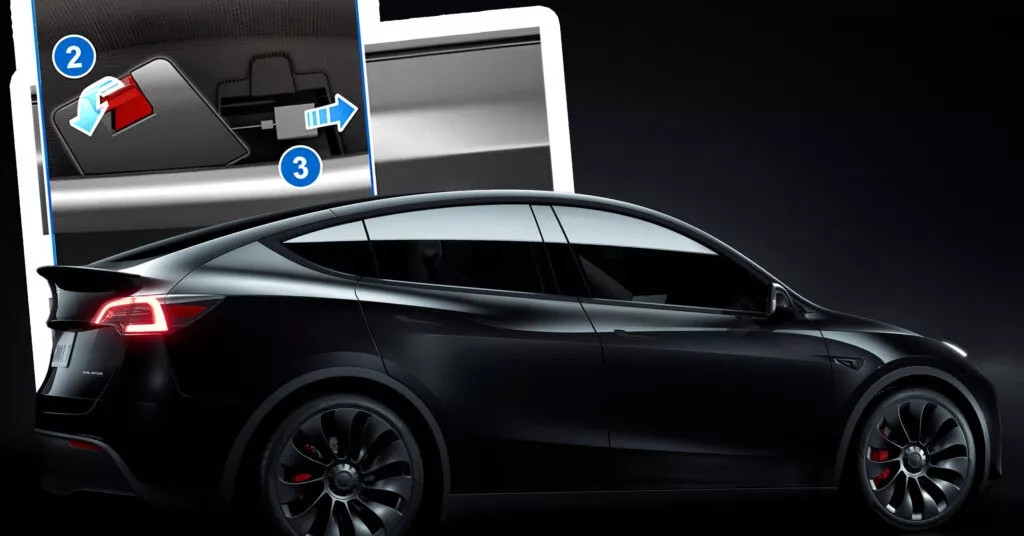 Xe điện bỗng dưng mất điện, phụ huynh phải đập kính cứu con mắc kẹt bên trong