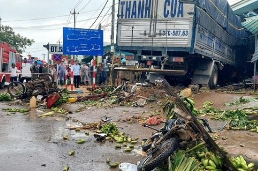Bản tin sáng 18/9: Lời kể nhân chứng hé lộ phút kinh hoàng xe tải lao vào chợ