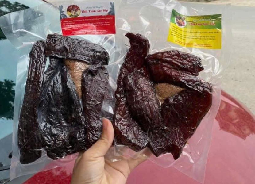 a4Cô giáo người Mường.jpg