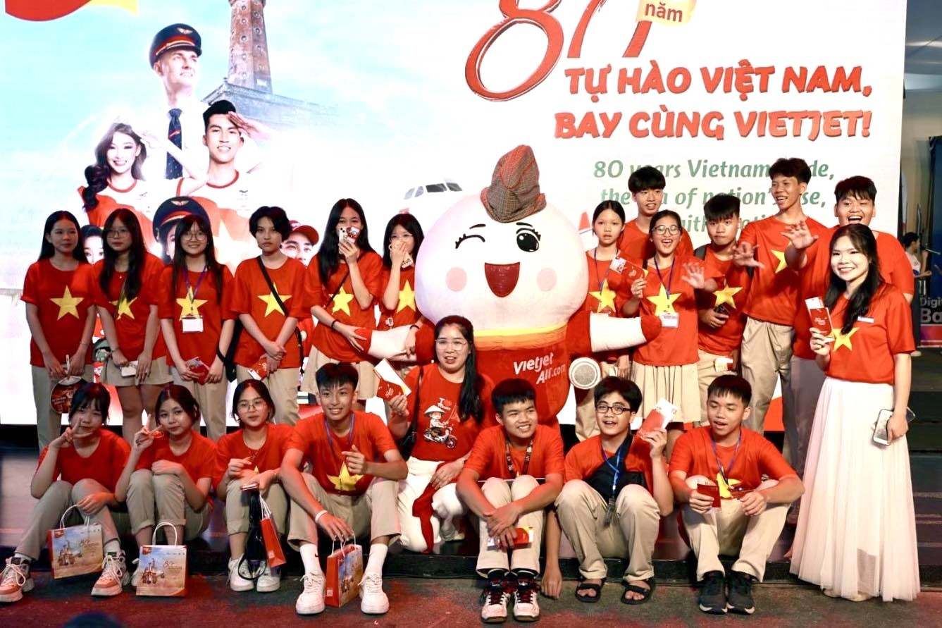 Bay cùng khát vọng Việt - Dấu ấn Vietjet tại Triển lãm thành tựu đất nước