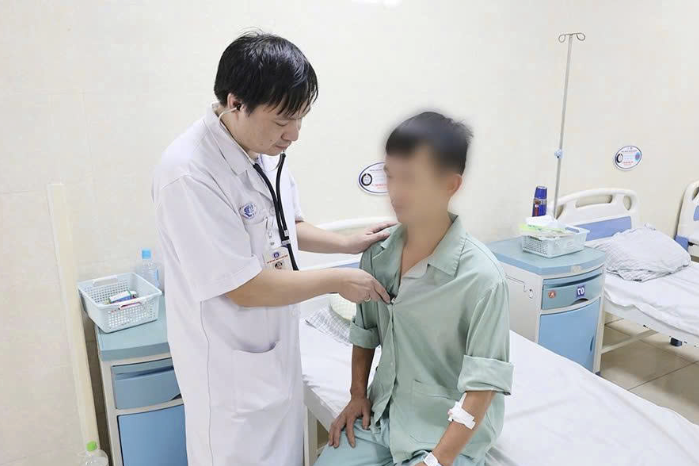 Căn bệnh lạ khiến người đàn ông trẻ đau bụng dữ dội, đặc biệt sau khi mất ngủ