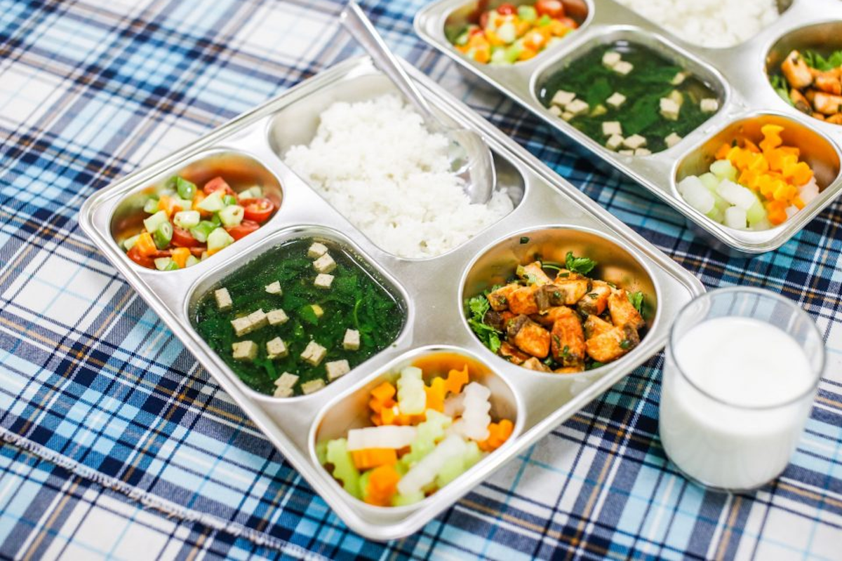 Chủ tịch Hà Nội yêu cầu kiểm tra, xử lý hiệu trưởng vi phạm sau tin 'rau trôi nổi phù phép'