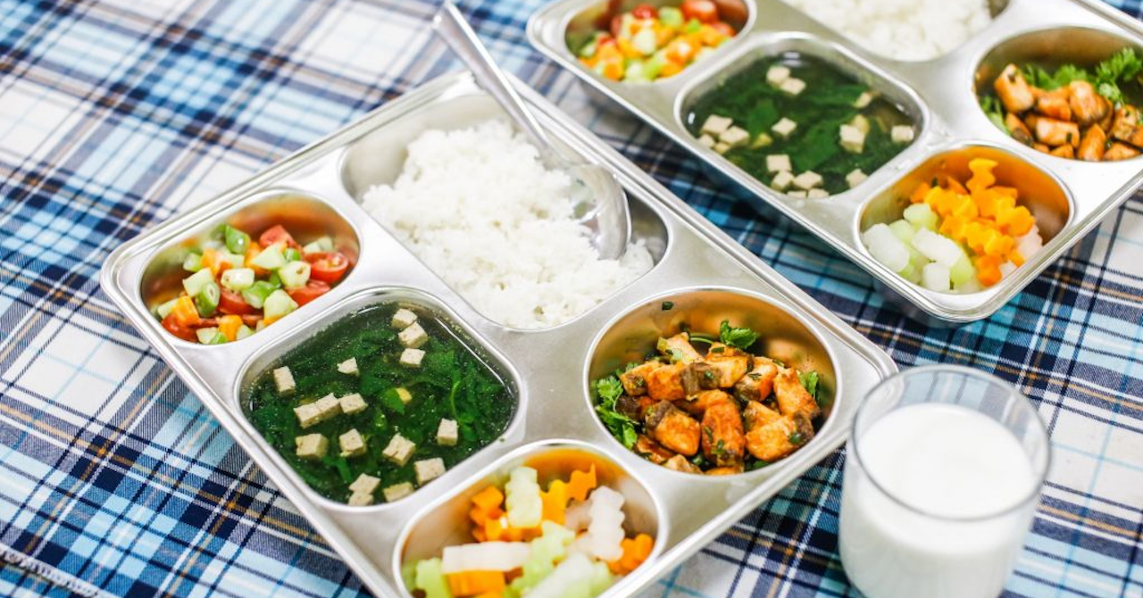 Chủ tịch Hà Nội yêu cầu kiểm tra, xử lý hiệu trưởng vi phạm sau tin &amp;apos;rau trôi nổi phù phép&amp;apos;