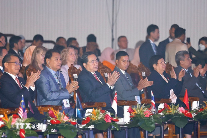 ttxvn-chu-tich-quoc-hoi-tran-thanh-man-du-le-khai-mac-dai-hoi-dong-aipa-2.jpg