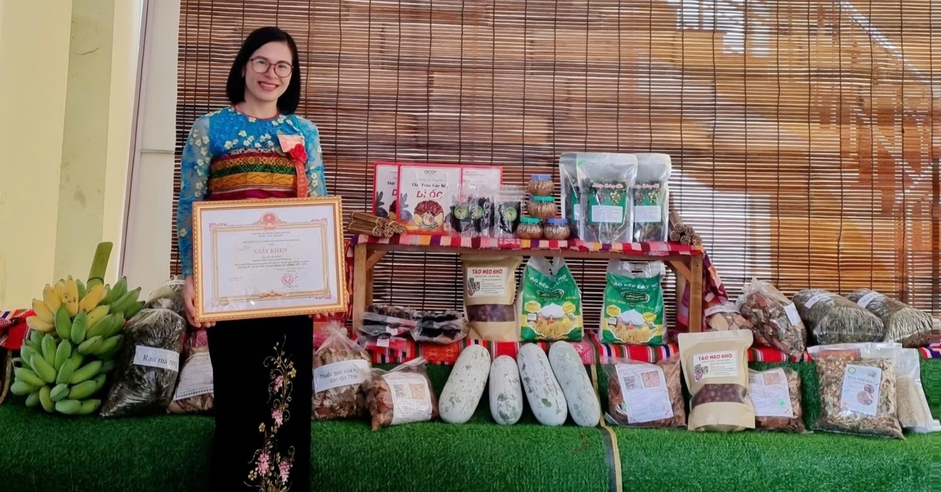 Cô giáo người Mường rẽ hướng bán thịt trâu gác bếp, tiêu thụ nông sản giúp bà con