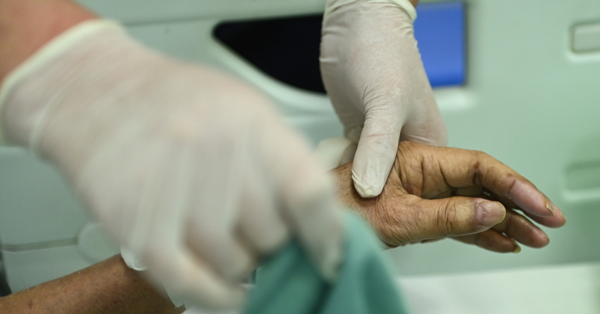 Cô giáo ung thư đi biệt phái cách nhà 35km, khi nào được xem là bệnh hiểm nghèo?