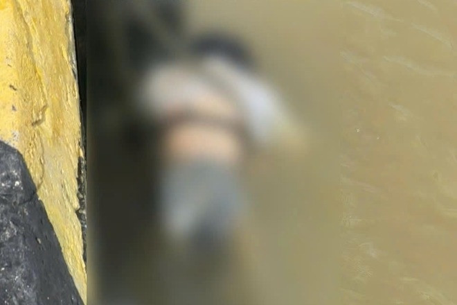 Công an kêu gọi người thân tới nhận dạng thi thể cô gái nổi trên sông Sài Gòn