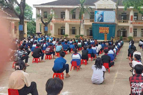 Hiệu trưởng lên tiếng việc nữ giáo viên bị ung thư, đi biệt phái cách nhà 35km