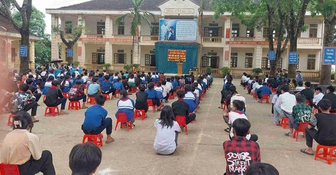 Hiệu trưởng lên tiếng việc nữ giáo viên bị ung ...