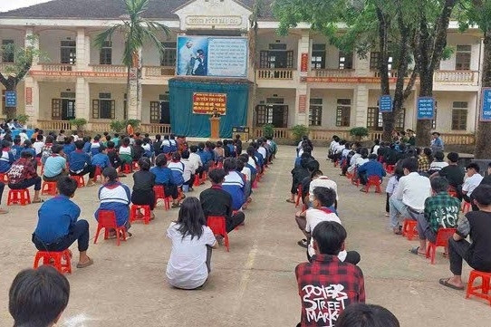 Không có quy định miễn giáo viên bị ung thư đi biệt phái, nhưng giáo dục phải nhân văn