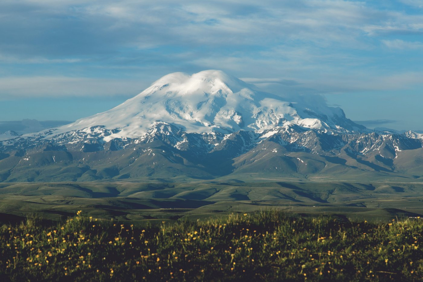 Mount Elbrus snow capped.jpg