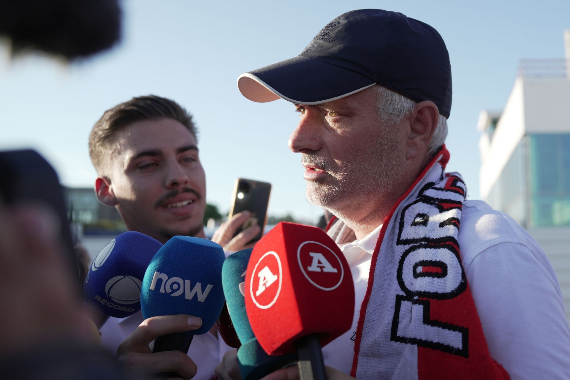 Mourinho dẫn dắt Benfica, chuẩn bị đến Stamford Bridge đấu Chelsea