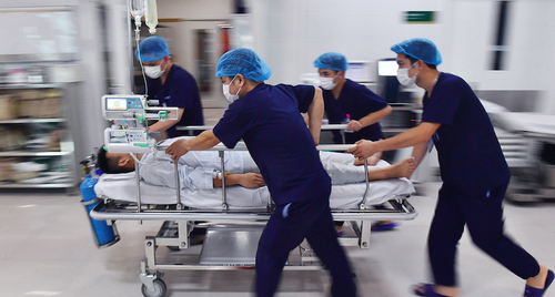 Người đàn ông phát hiện đột quỵ sớm nhờ cây bút