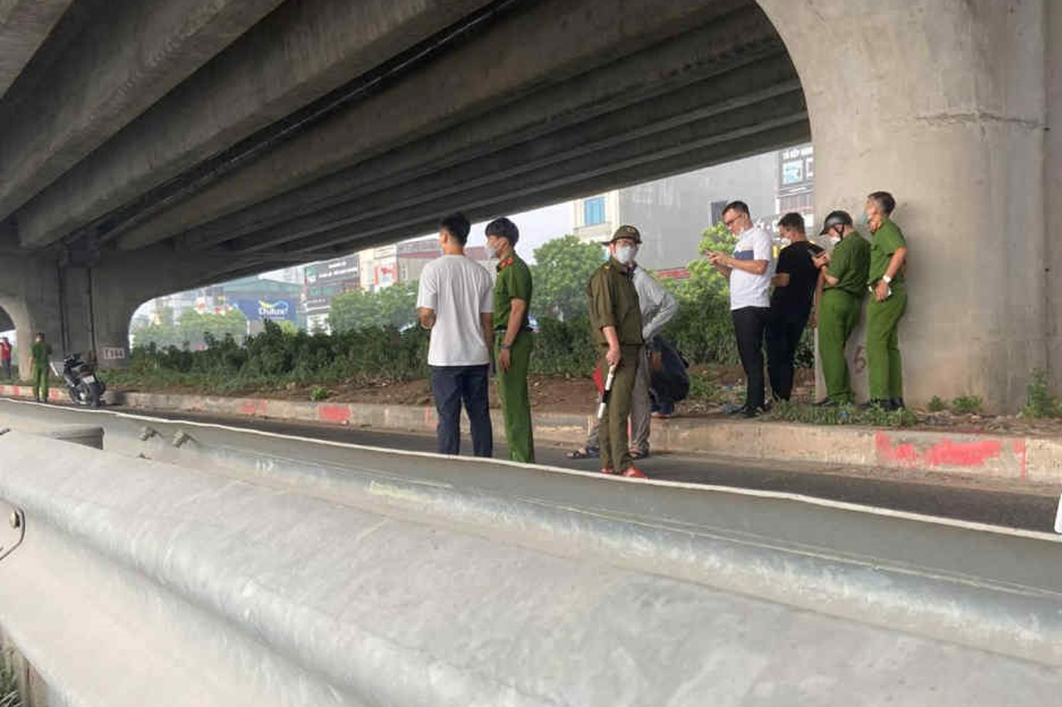 Phát hiện thi thể người đang phân hủy dưới gầm cầu vượt Vành đai 3 Hà Nội