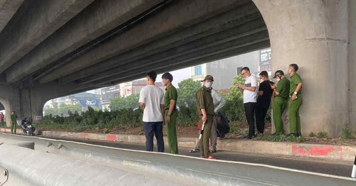 Phát hiện thi thể người đang phân hủy dưới gầm cầu vượt Vành đai 3 Hà Nội