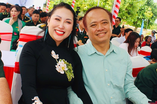 Phi Thanh Vân bất ngờ thông báo kết hôn với bạn trai doanh nhân hơn 10 tuổi