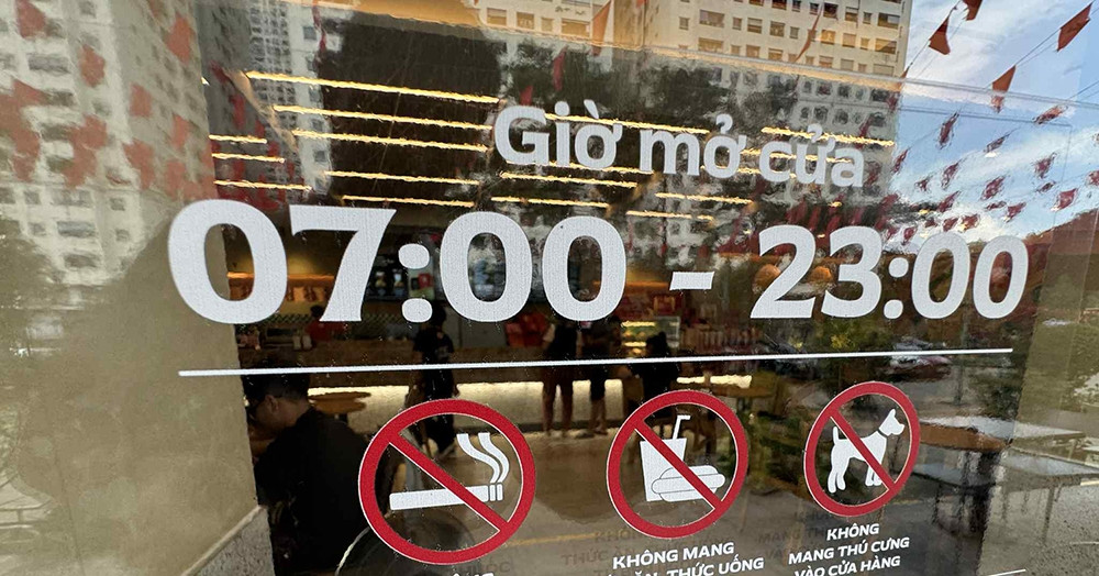 "Tổng tài" muốn hút thuốc, chủ quán cà phê đau đầu tìm cách xử trí