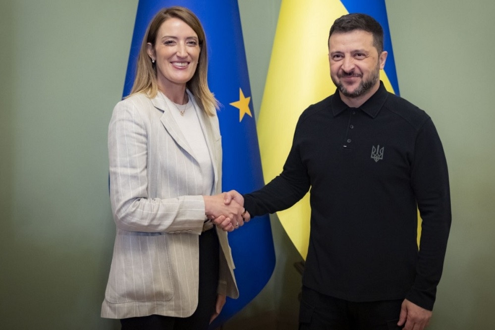 Ukraine nhận tên lửa Patriot và HIMARS, Tham mưu trưởng Nga thị sát mặt trận