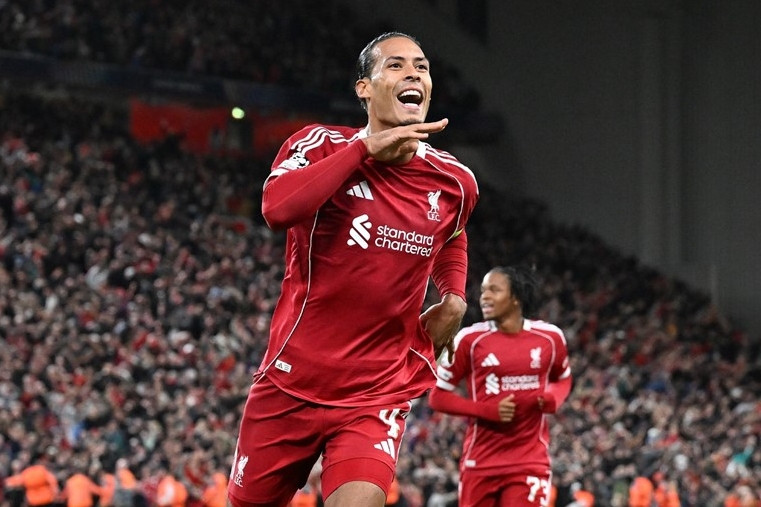 Van Dijk hoá người hùng, Liverpool thắng kịch tính Atletico phút bù giờ