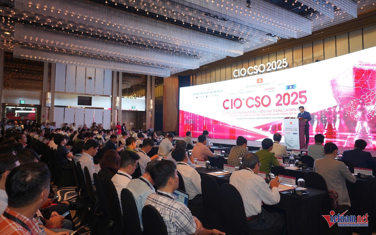 W-hội nghị cio.jpg